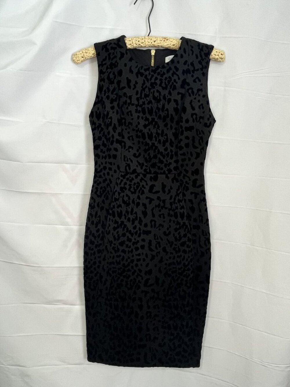 Calvin Klein New Size 2P Black Velvet Leopard Print Sheath Cocktail Dress gold